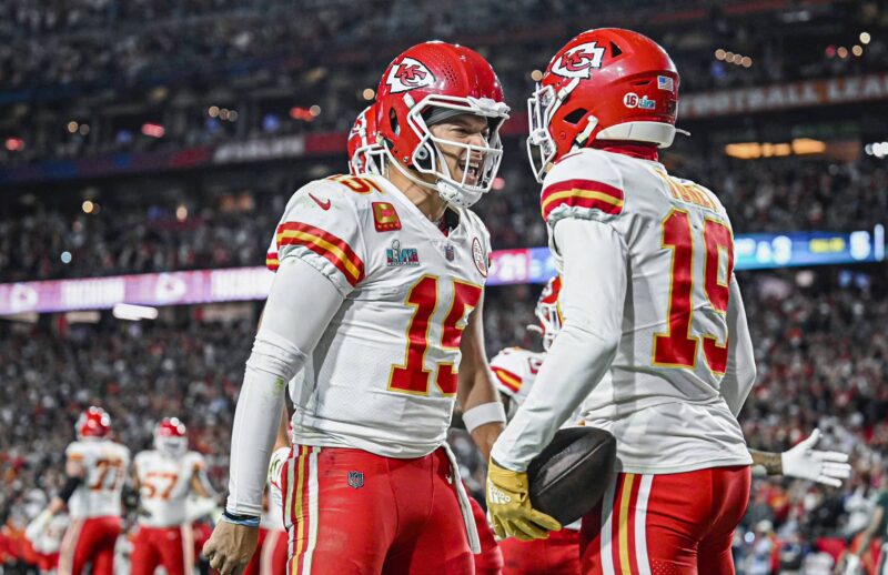 Patrick Mahomes und Kadarius Toney